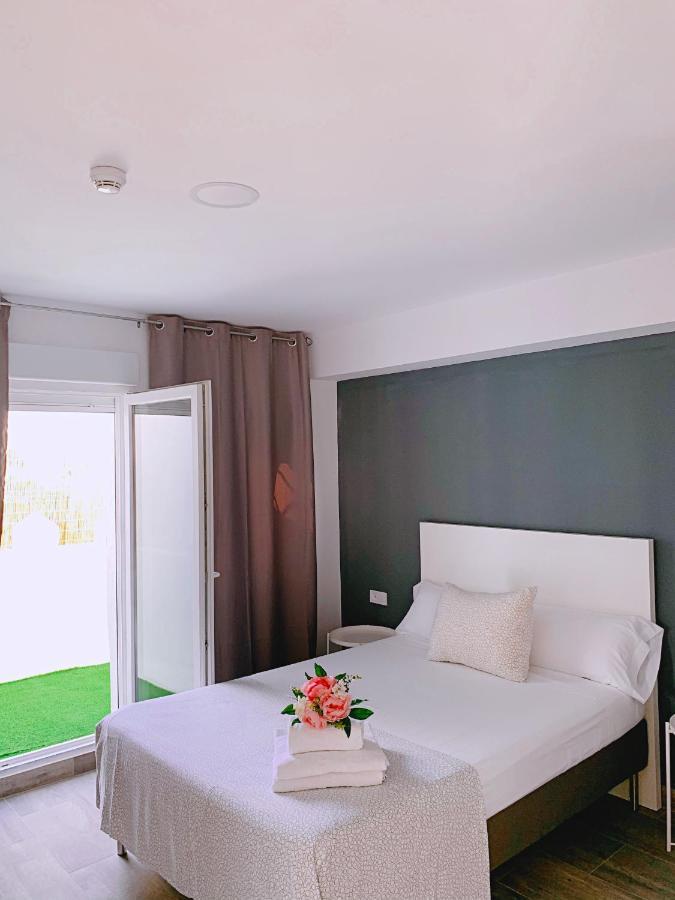 Hostal El Castillo Alcalá de Guadaira Екстериор снимка