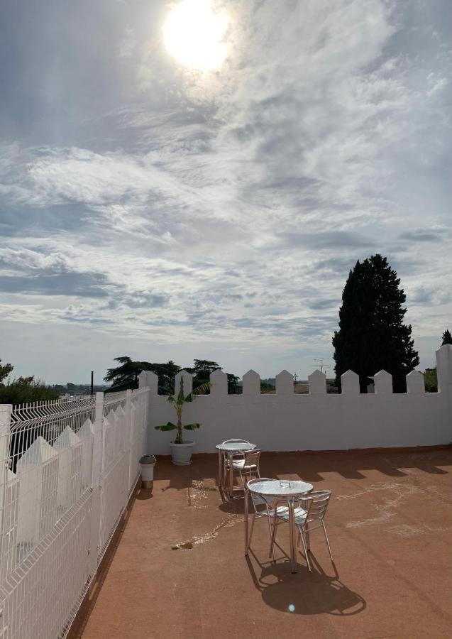 Hostal El Castillo Alcalá de Guadaira Екстериор снимка