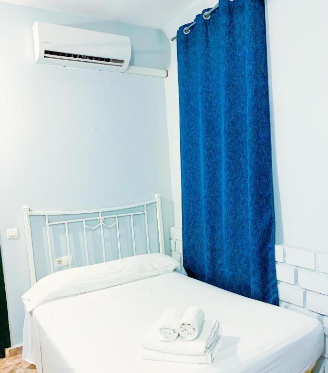 Hostal El Castillo Alcalá de Guadaira Екстериор снимка