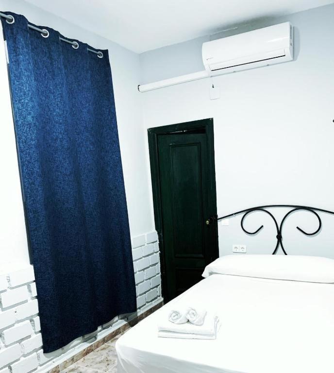 Hostal El Castillo Alcalá de Guadaira Екстериор снимка